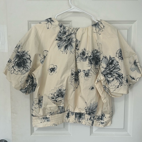 Express Floral Gathered Neck Puff Sleeve Banded Bottom Top size large cream - Picture 3 of 7